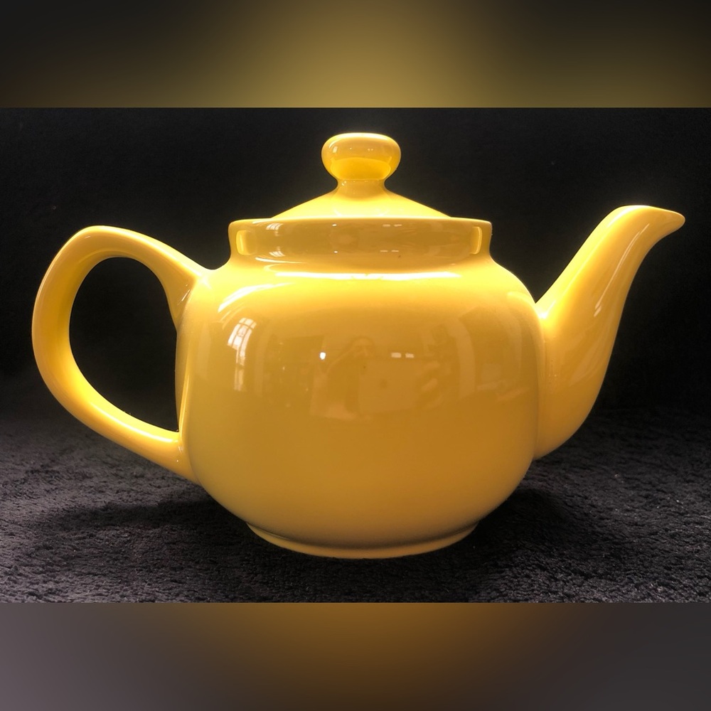 Old Amsterdam Porcelain Works 2 Cup Hampton Teapot Lemon Yellow NIB
